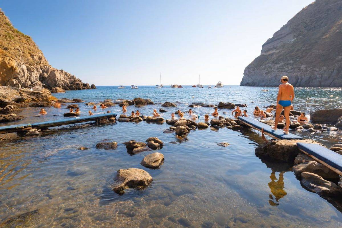 Baia di Sorgeto, prirodni termalni izvori u moru